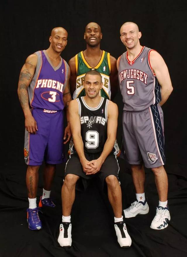 他接球后先 他接球后先